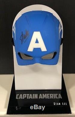 Casque De Masque Captain America Signé Par Stan Lee Dans Une Vitrine Marvel Aftal Coa