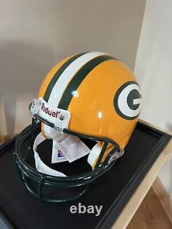 Casque NFL Riddell de taille réelle signé par Brett Favre / Certificat d'authenticité et vitrine