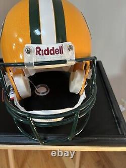 Casque NFL Riddell de taille réelle signé par Brett Favre / Certificat d'authenticité et vitrine