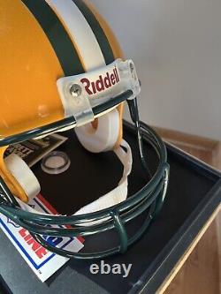 Casque NFL Riddell de taille réelle signé par Brett Favre / Certificat d'authenticité et vitrine