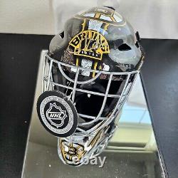 Casque des Bruins signé par Tuukka Rask avec certificat d'authenticité Fanatics et présentoir