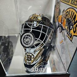 Casque des Bruins signé par Tuukka Rask avec certificat d'authenticité Fanatics et présentoir