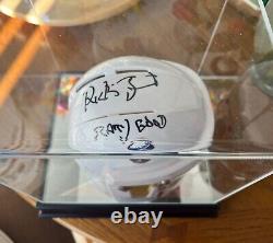 Casque mini autographe de Rick Jeanneret avec boîte d'exposition. Inscrit 'Scary Good' COA