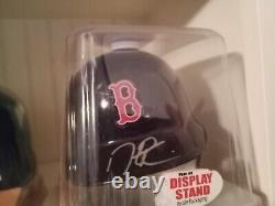 Casque mini signé Dustin Pedroia des Red Sox de Boston avec certificat d'authenticité, boîtier et support d'affichage.
