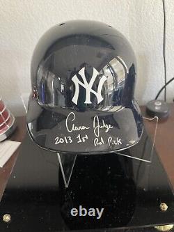 Casque signé des Yankees d'Aaron Judge, choix de première ronde de 2013 avec COA, vitrine d'exposition