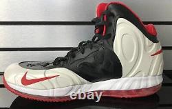 Chaussure Nike MIAMI HEAT signée et utilisée par CHRIS BOSH 1-23 contre TORONTO avec certificat d'authenticité de la N Case Holo