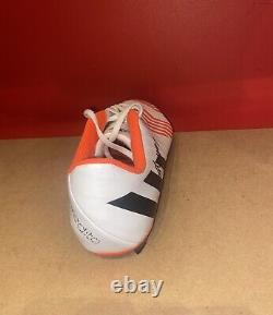Chaussure de football taille 10 signée par Arsène Wenger et étui de présentation certifié avec signature authentique.