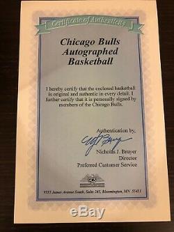 Chicago Bulls 1996 L'équipe De Basket-ball Michael Jordan Signé Coa & Display Case