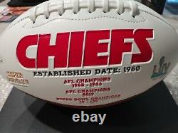Christian Okoye A Signé Kansas City Chiefs Logo Football Withdisplay (jsa Coa)