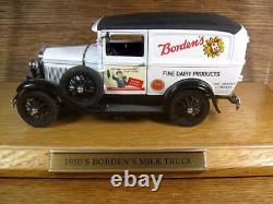 Danbury Mint Modèle de camion de livraison de lait FORD BORDEN'S des années 1930 + vitrine personnalisée