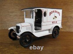 Danbury Mint Modèle de camion de livraison de lait Ford des années 1920 + vitrine personnalisée.