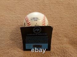 Derek Jeter Autographed Baseball Coa Inclus Vient Dans Le Cas D'affichage