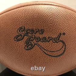 Eddie George a signé un authentique ballon de football de la NFL avec un certificat d'authenticité et une vitrine d'exposition.