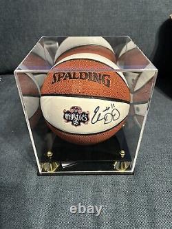 Elena Delle Donne a signé un mini ballon de basket Mystics avec COA dans un étui d'affichage