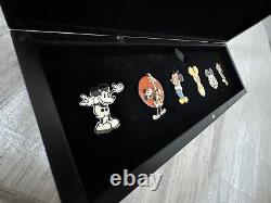 Ensemble de broches Disney Mickey Mouse 75e anniversaire avec boîtier d'affichage en bois et COA
