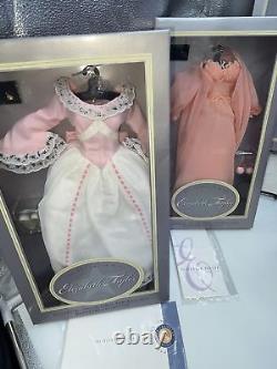 Ensemble de coffre à vêtements pour poupée de collection Elizabeth Taylor de Franklin Mint, en vinyle, neuf avec certificats d'authenticité (COAs).