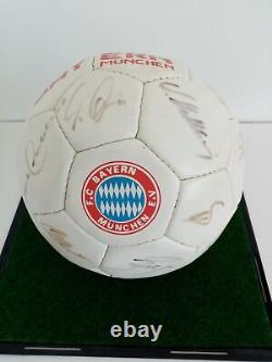 Équipe de football Bayern Munich signée 1993/1994 + étui d'affichage Signature Fcb COA