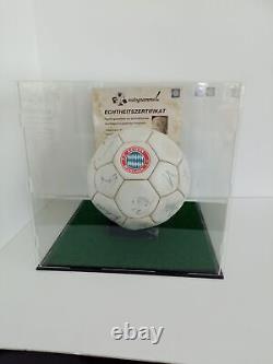 Équipe de football du Bayern Munich signée 1992/1993 + vitrine d'affichage Signature Fcb COA