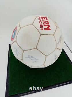 Équipe de football du Bayern Munich signée 1992/1993 + vitrine d'affichage Signature Fcb COA
