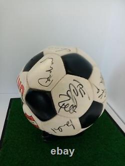 Équipe de football signée Coupe du monde 1990 dans une vitrine DFB Allemagne Italie COA Ball