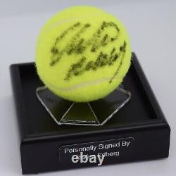 Étui d'affichage de balle de tennis signée par Stefan Edberg au Wimbledon avec certificat d'authenticité de l'AFTAL