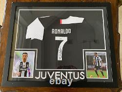 Framed Cristiano Ronaldo Signé Juventus Jersey Shirt (beckett Coa)