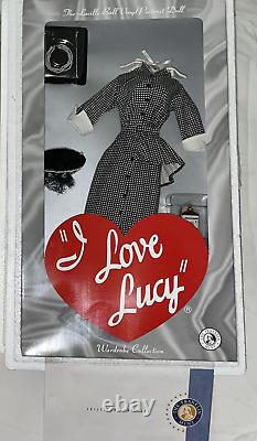 Franklin Mint J'ADORE LUCY Poupée en vinyle de Lucille Ball avec coffre à tenues contenant 10 ensembles, NIB COA
