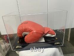 Gant D'abri De Boxe Muhammad Ali Signé Avec Boîtier D'affichage Avec Plaque Nominative Coa