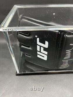 Gant UFC signé Cheyanne Vlismas avec certificat d'authenticité JSA et boîte de présentation