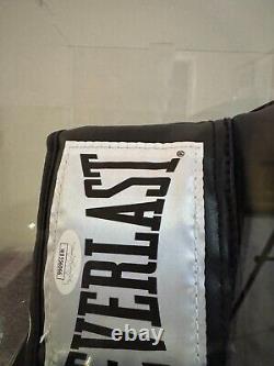 Gant de boxe Everlast noir signé par Mike Tyson JSA avec COA, plaque nominative, vitrine