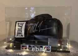 Gant de boxe Everlast noir signé par Mike Tyson JSA avec COA, plaque nominative, vitrine