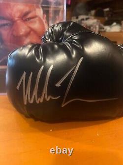 Gant de boxe Everlast signé et autographié par Mike Tyson avec certificat d'authenticité Beckett dans un étui d'exposition