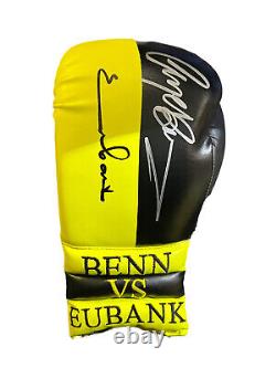 Gant de boxe doublement signé Nigel Benn & Chris Eubank dans un étui d'exposition - Certificat d'authenticité