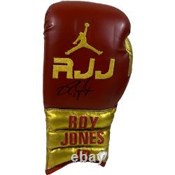 Gant de boxe exclusif signé par Roy Jones Jr dans une vitrine avec certificat d'authenticité