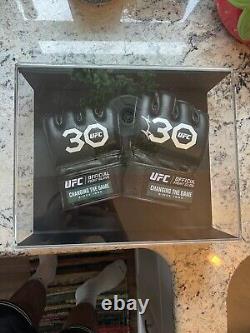 Gants officiels UFC de Sean O'Malley Édition 30e anniversaire avec boîte de présentation et certificat d'authenticité