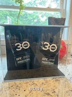 Gants officiels UFC de Sean O'Malley Édition 30e anniversaire avec boîte de présentation et certificat d'authenticité