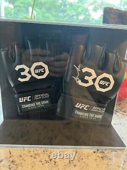 Gants officiels UFC de Sean O'Malley Édition 30e anniversaire avec boîte de présentation et certificat d'authenticité