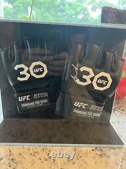 Gants officiels UFC de Sean O'Malley Édition 30e anniversaire avec boîte de présentation et certificat d'authenticité