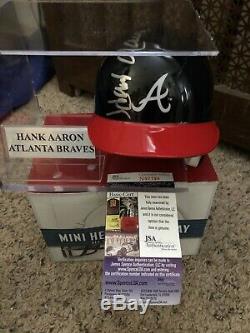 Hank Aaron Autographié Mini Casque Avec Nameplate Et D'affichage De Cas Jsa Coa