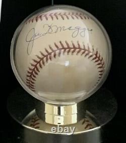 Joe Dimaggio Autographied Rawlings Official Al Baseball Avec Sca Coa & Display Case