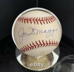 Joe Dimaggio Autographied Rawlings Official Al Baseball Avec Sca Coa & Display Case