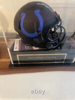 Jonathan Taylor a signé le mini casque de réplique des Colts Eclipse JSA COA avec étui de présentation