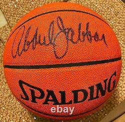 Kareem Abdul-jabbar A Signé Le Basketball Avec Psa Coa Et Display Case Lakers