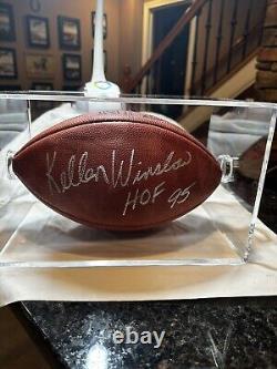 Kellen Winslow, San Diego Chargers HOF 95, Ballon de football signé NFL COA dans une vitrine d'exposition.