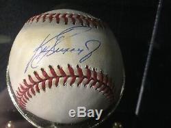 Ken Griffey Jr. Autographed Baseball Withcoa À New Présentoir Withbox
