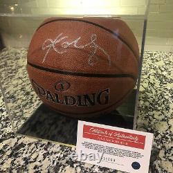 Kobe Bryant Autographed Spalding Basketball Display Case Inclus Coa