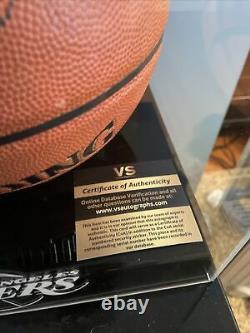 Kobe Bryant Psa/dna Authentic Autographié Basketball Avec Coa + Display Case