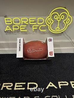 Le ballon de match NFL Duke signé par Patrick Mahomes avec certificat d'authenticité Fanatics MVP et vitrine