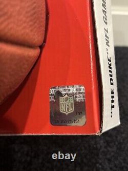 Le ballon de match NFL Duke signé par Patrick Mahomes avec certificat d'authenticité Fanatics MVP et vitrine