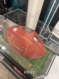 Le ballon de match NFL Duke signé par Patrick Mahomes avec certificat d'authenticité Fanatics MVP et vitrine